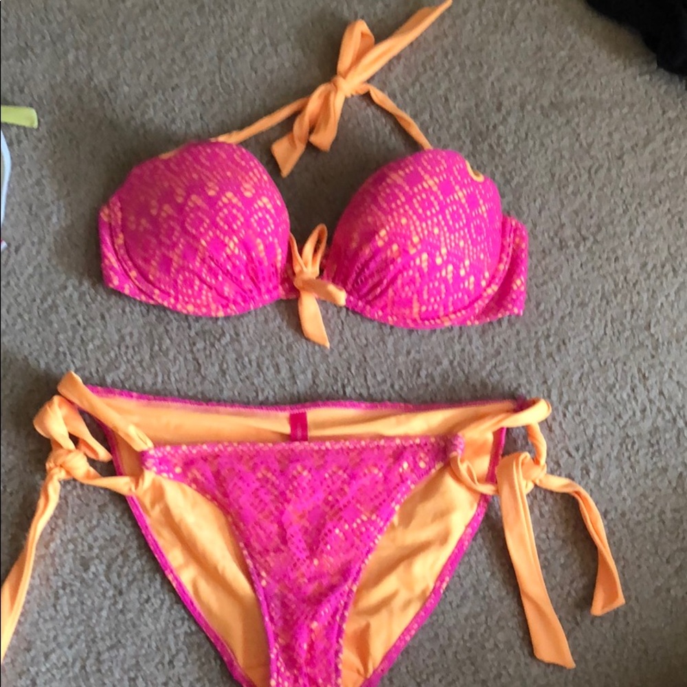 Victoria’s Secret bikini